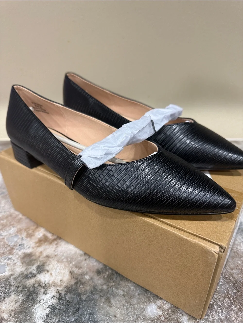 Journee Collection textured pointed